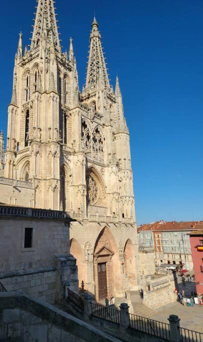 Atuaire Home La Catedral En El Salon Parking Incluido Burgos Luaran gambar